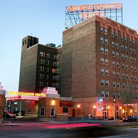 Ambassador Hotel Milwaukee Esterno foto